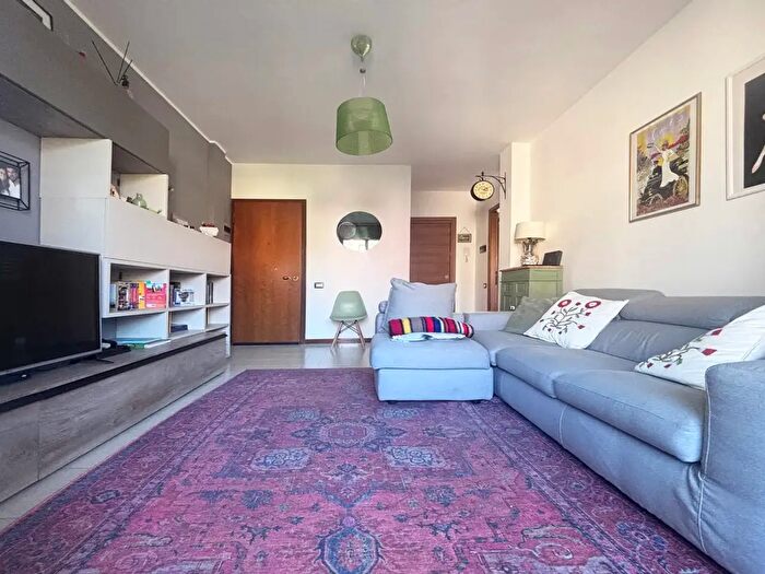 Appartamento trilocale in vendita in Via Luigi Rizzo, Lacchiarella