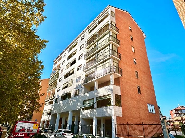 Appartamento quadrilocale in vendita in Corso Grosseto, Torino