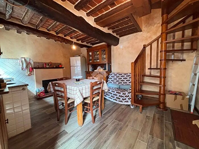 Casa trilocale in vendita in Via dei Pellegrini, Lucca