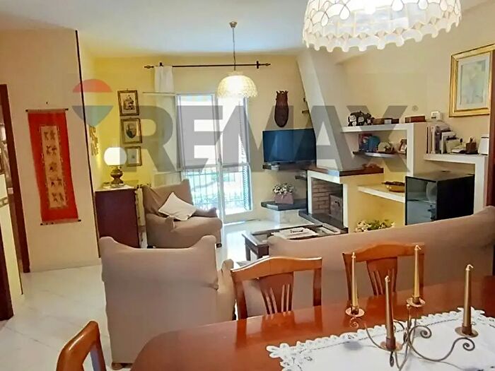 Casa con 7 locali in vendita in Minturno
