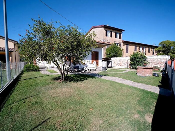 Casa con 6 locali in vendita in San Giuliano Terme