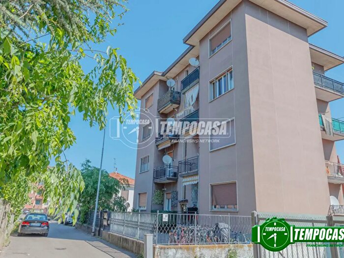 Appartamento trilocale in vendita in Via Podgora, Lacchiarella