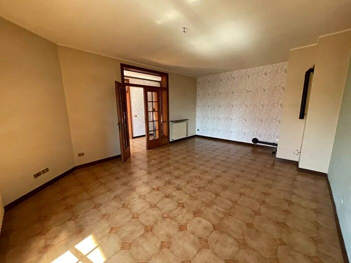 Casa con 6 locali in affitto in Suzzara