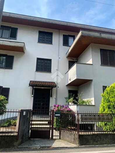 Appartamento trilocale in vendita in Via dei Mille, Lonate Pozzolo