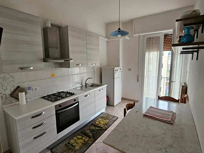 Appartamento trilocale in affitto in Via Orazio Vecchi, Firenze