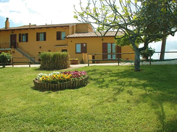 Casa con 10 locali in vendita in Strada del Colle delle Forche, Deruta