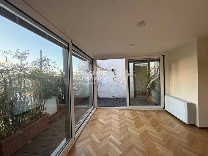 Appartamento trilocale in affitto in San Babila, Milano