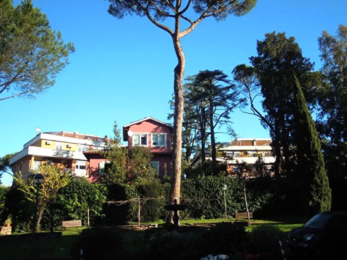 Appartamento con 5 locali in vendita in Via Borgorose, Roma