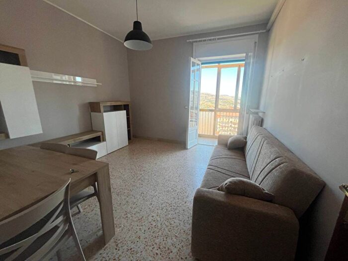 Appartamento quadrilocale in affitto in Via Raffaele Acerenza, Centro, Potenza