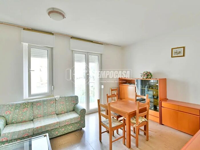Appartamento quadrilocale in vendita in Via Liguria, Cantu'