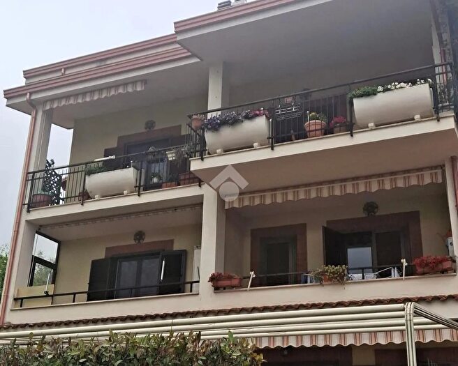 Appartamento quadrilocale in vendita in Via Alcide De Gasperi, Marano Marchesato