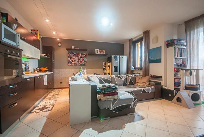 Appartamento bilocale in vendita in Via Fornace, Mozzate