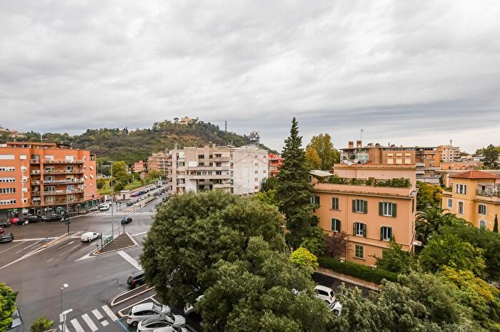 Appartamento trilocale in vendita in Via Carlo Mirabello, Roma