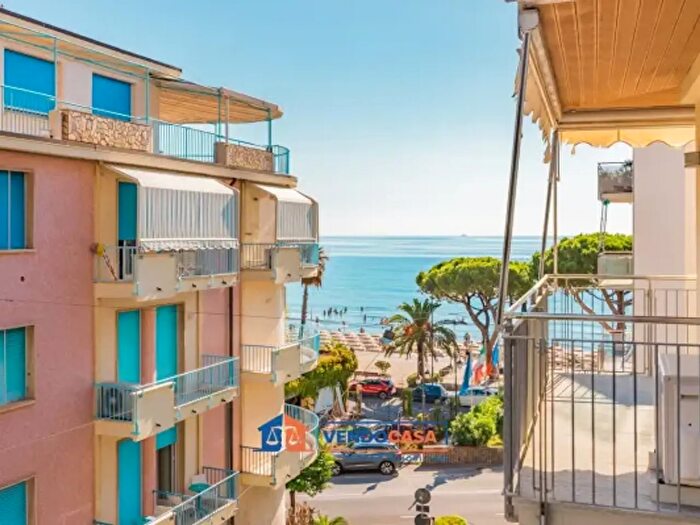 Appartamento trilocale in vendita in Via Amerigo Vespucci, Alassio