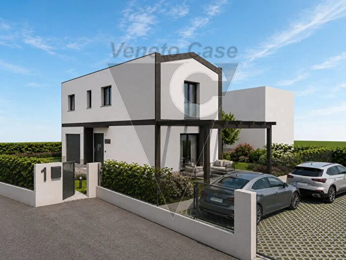 Casa quadrilocale in vendita in Via Udine, Saonara