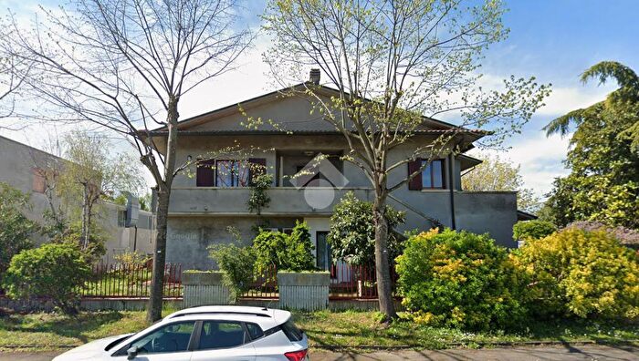 Casa quadrilocale in vendita in Via Telaio, Forli