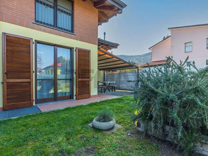 Casa trilocale in vendita in Via Sotto Campagna, Comabbio