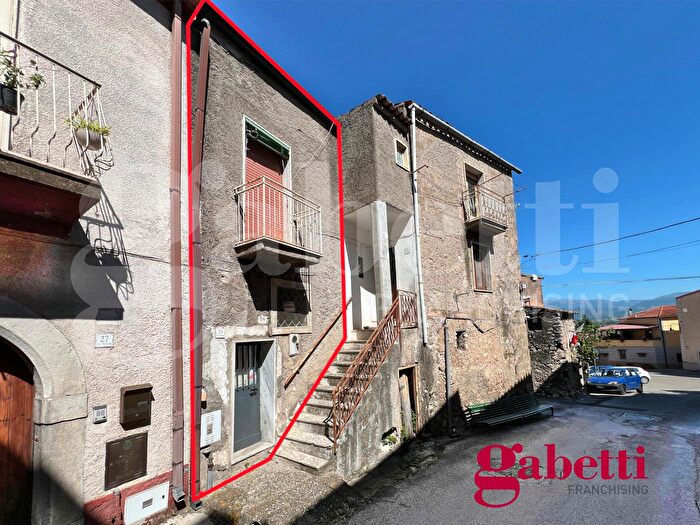 Casa quadrilocale in vendita in Via Telesini, Solopaca