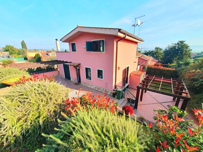 Casa quadrilocale in vendita in Capena