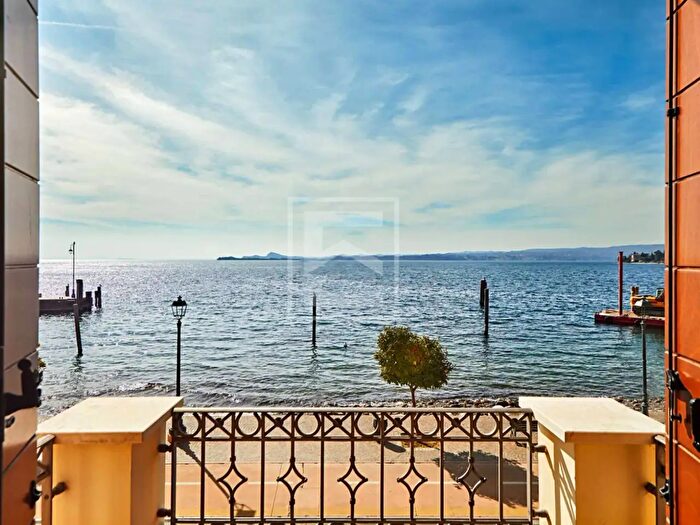 Appartamento trilocale in vendita in Lungolago Zanardelli, Toscolano Maderno