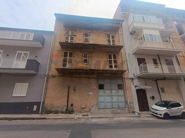Casa trilocale in vendita in Via Ferdinando Magellano, Favara
