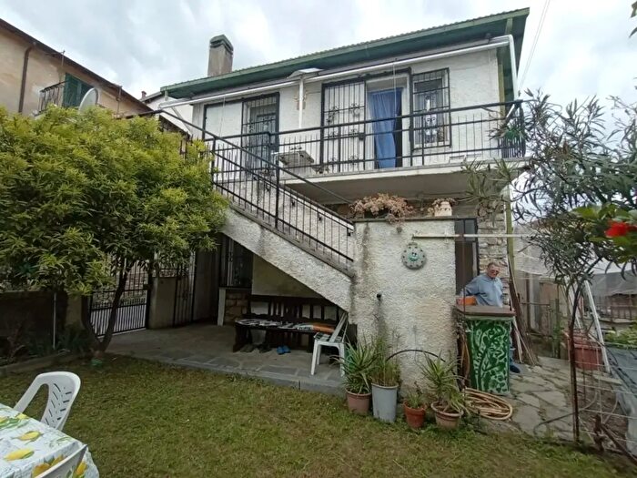 Casa con 5 locali in vendita in Borgomaro