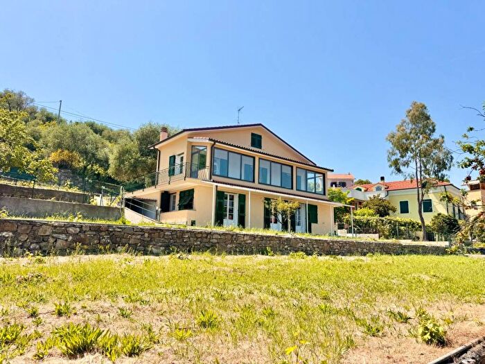 Casa con 6 locali in affitto in Via Labbe, Piani Torrazza, Imperia