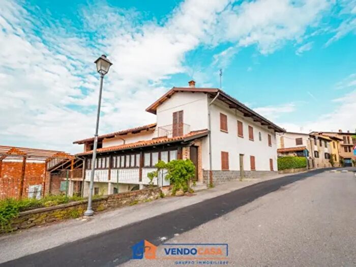 Casa con 6 locali in vendita in Via Merlati, Belvedere Langhe