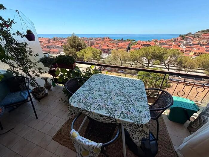 Appartamento trilocale in vendita in Via delle Gerbere, Ventimiglia