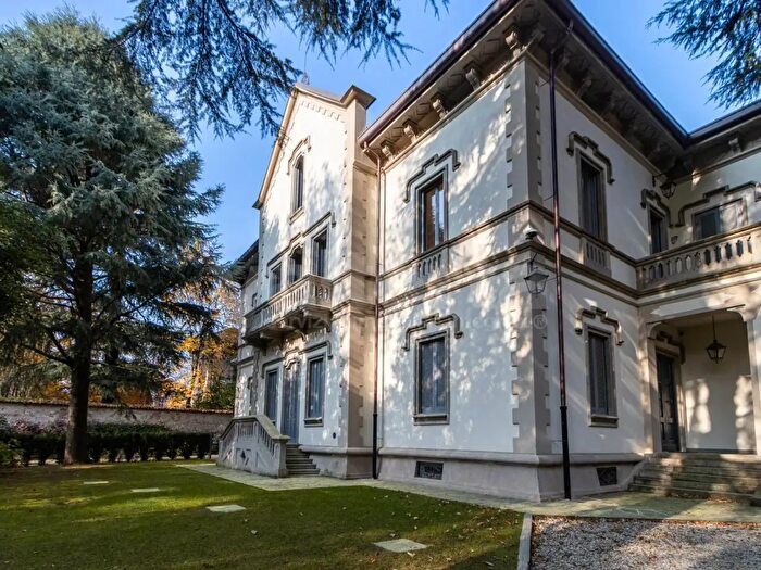 Appartamento quadrilocale in affitto in Viale Cesare Battisti, Monza