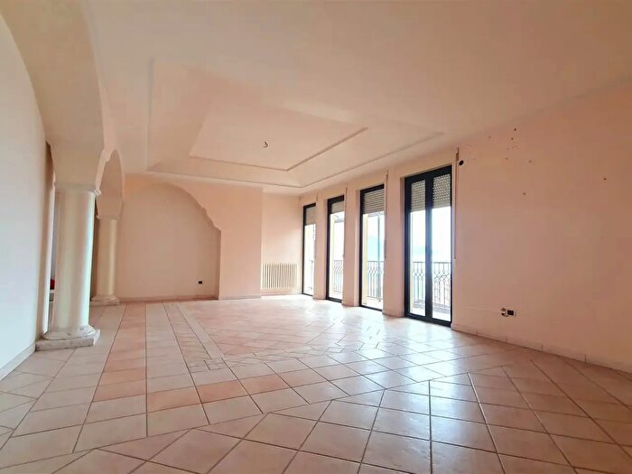 Appartamento con 6 locali in vendita in Via Umberto I, Lanusei
