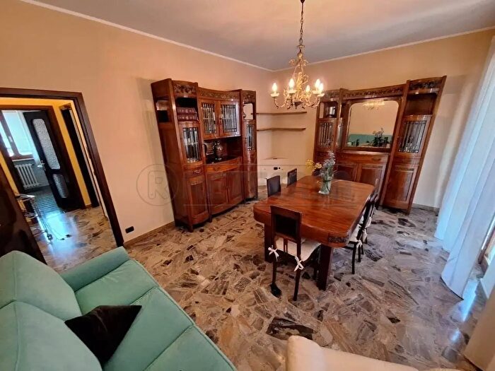 Appartamento trilocale in affitto in Via Giosuè Carducci, Seriate