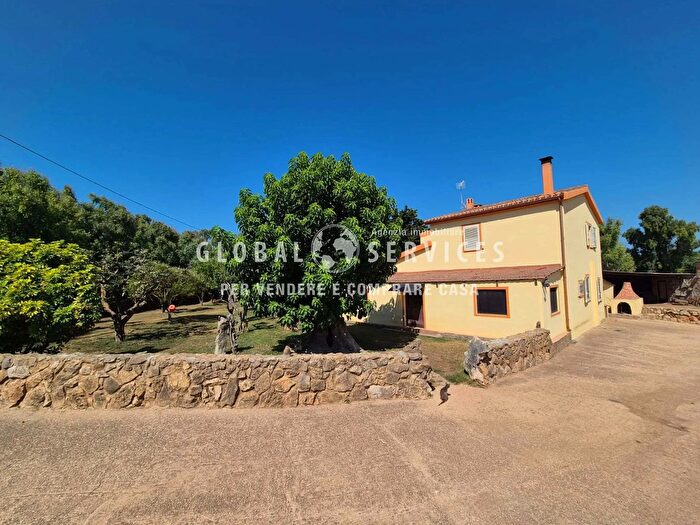 Casa con 8 locali in vendita in Via Pattada, Alghero