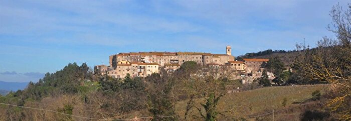 Casa con 12 locali in vendita in Monteverdi Marittimo