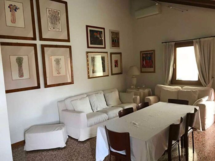 Appartamento con 6 locali in affitto in Piazza Giorgione, Castelfranco Veneto