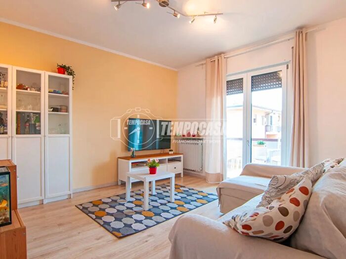 Appartamento trilocale in vendita in Via Pietro Sgulmero, Verona