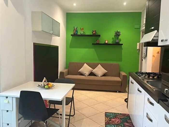 Appartamento bilocale in vendita in Via Tuscolana, Roma