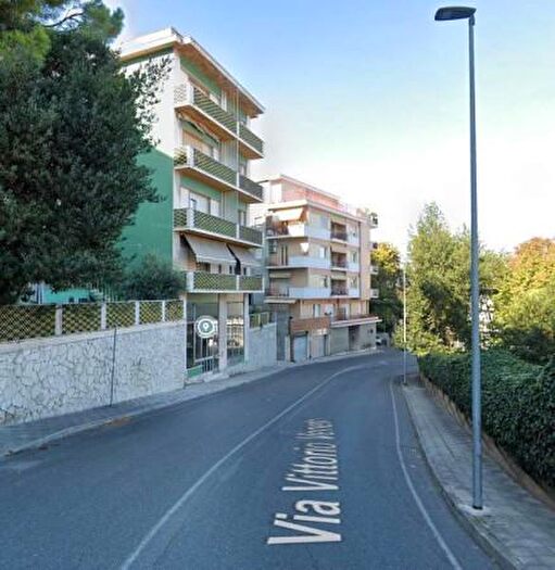 Appartamento trilocale in vendita in Via Vittorio Veneto, Ancona