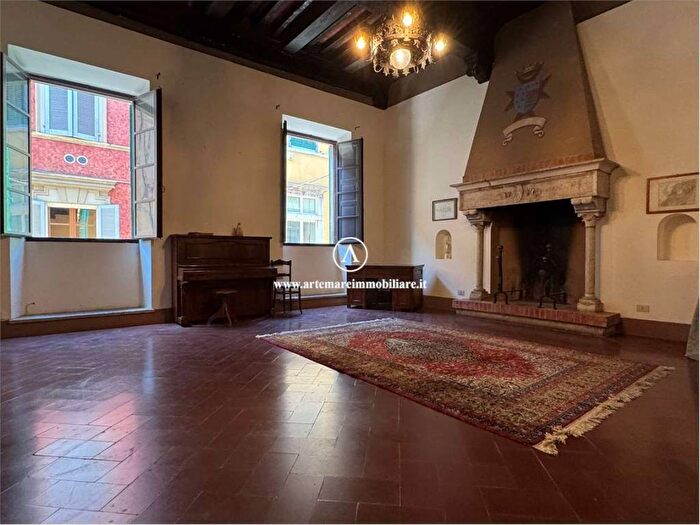 Appartamento con 5 locali in affitto in Pietrasanta