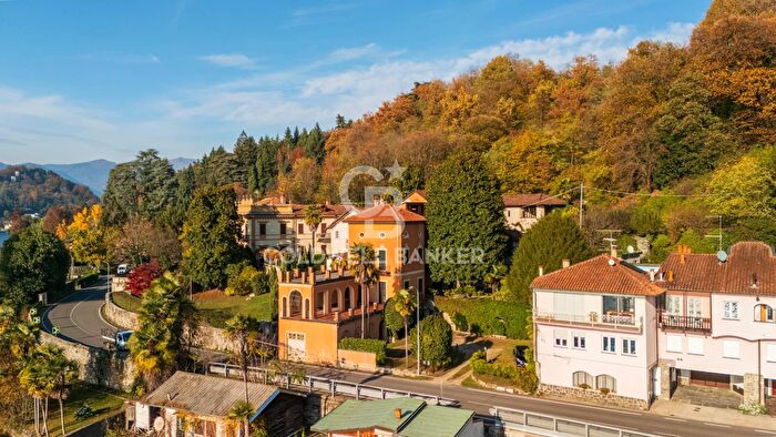 Casa con 10 locali in vendita in Via Novara, Orta San Giulio