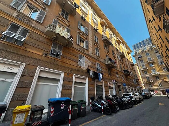 Appartamento con 6 locali in vendita in Via Cesare Dattilo, Genova