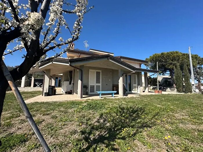 Casa quadrilocale in vendita in Via Colledoro B, Giulianova