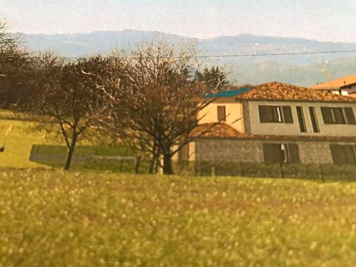 Casa con 5 locali in vendita in Albinea