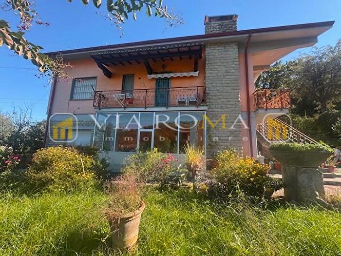 Casa con 8 locali in vendita in Capannori