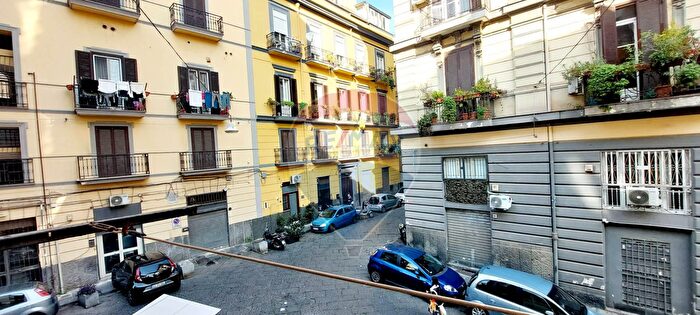 Appartamento con 5 locali in vendita in Via Fiammetta, Napoli