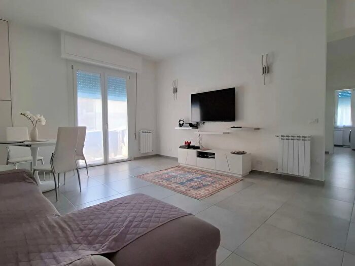 Appartamento quadrilocale in affitto in Via Bellegoni, Sarzana