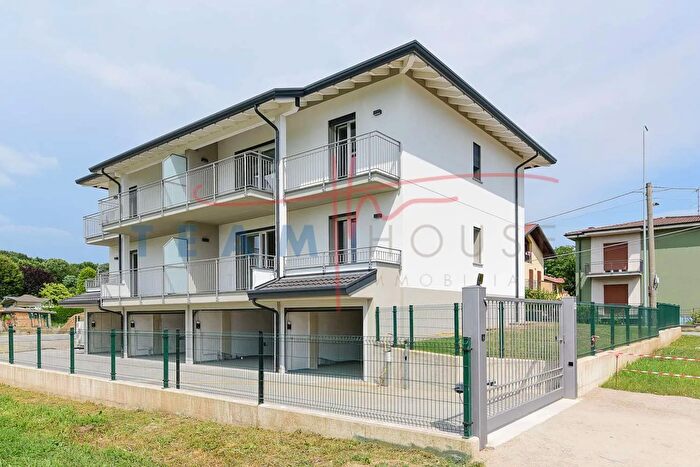 Appartamento trilocale in vendita in Arosio