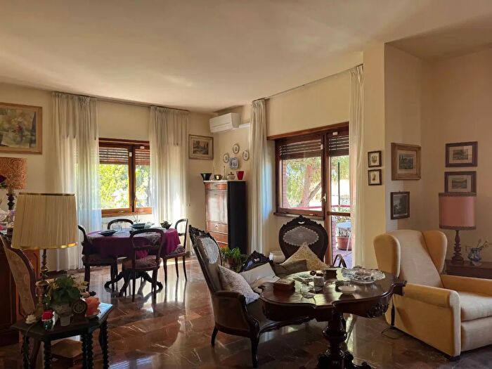 Appartamento con 6 locali in vendita in Viale Alessandro Guidoni, Firenze