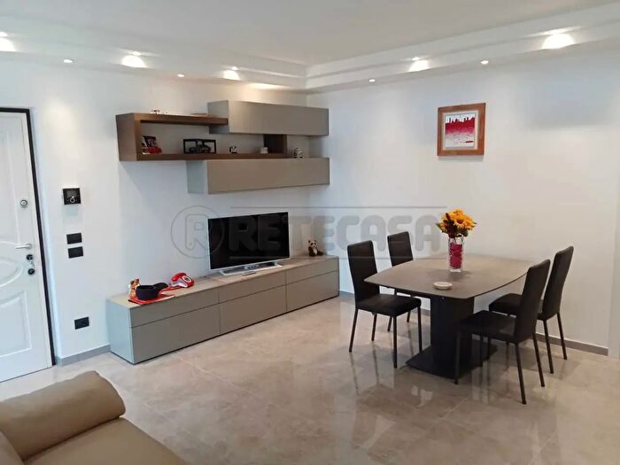 Appartamento trilocale in vendita in Via Paderno, Seriate