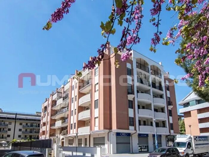 Appartamento trilocale in vendita in Via Paolo Telesforo, Foggia